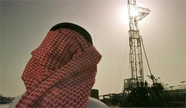 عربستان صادرات نفت خود را یک میلیون بشکه کاهش می دهد
