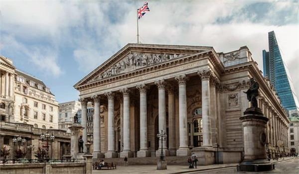 بانک انگلیس نرخ بهره را افزایش داد/پوند سقوط کرد