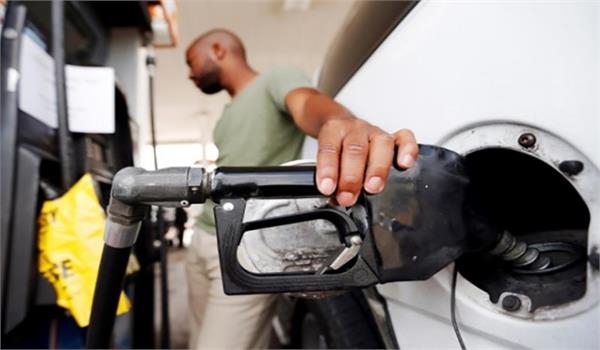 عربستان بنزین را ۸۰ درصد گران می‌کند/اجرای بسته ریاضتی